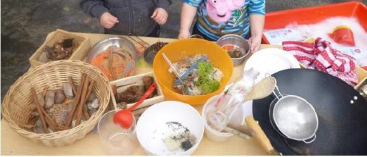 Kitchen role play fun at North Family Hubs