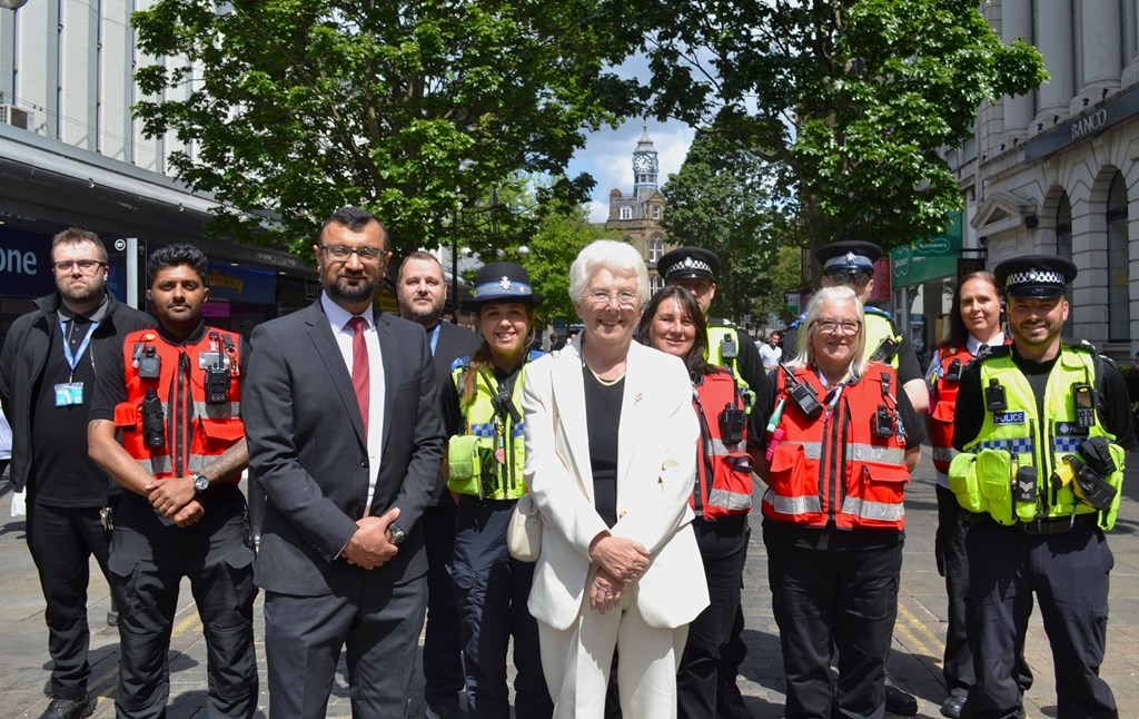 The Mayor poses with officers in the city centre 